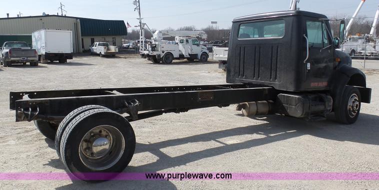 image for item L3016 1998 International 4700 truck chassis