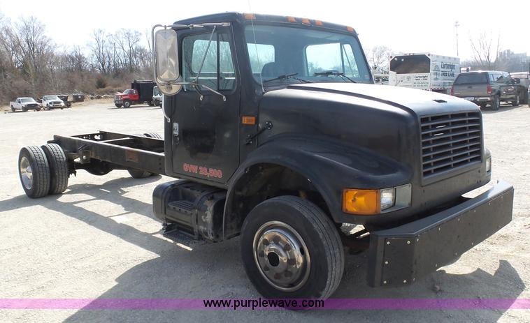 image for item L3016 1998 International 4700 truck chassis
