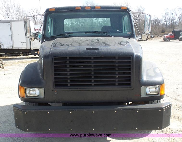 image for item L3016 1998 International 4700 truck chassis