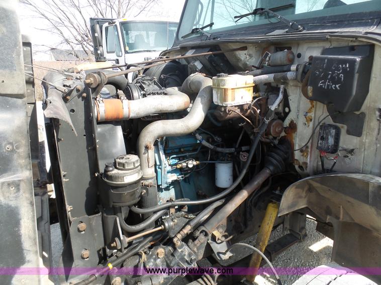 image for item L3016 1998 International 4700 truck chassis