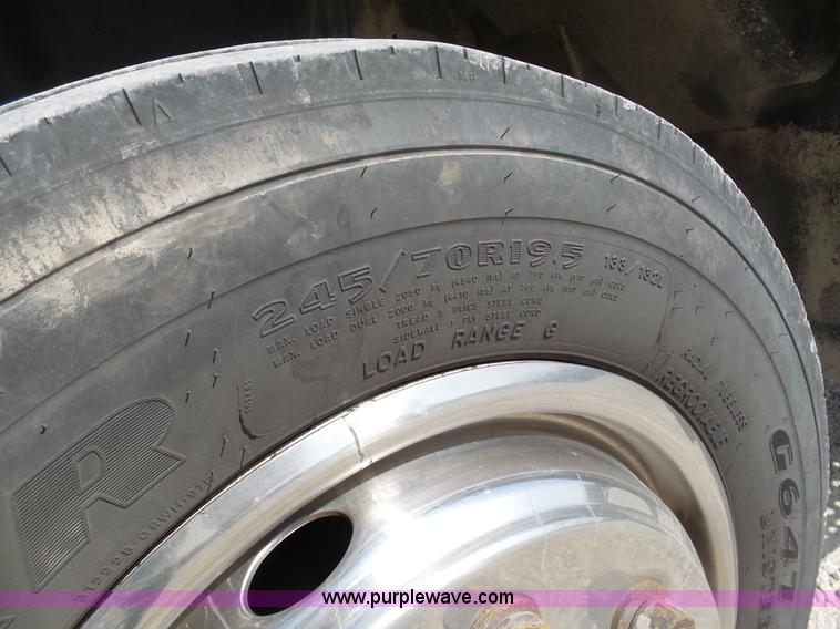 image for item L3016 1998 International 4700 truck chassis