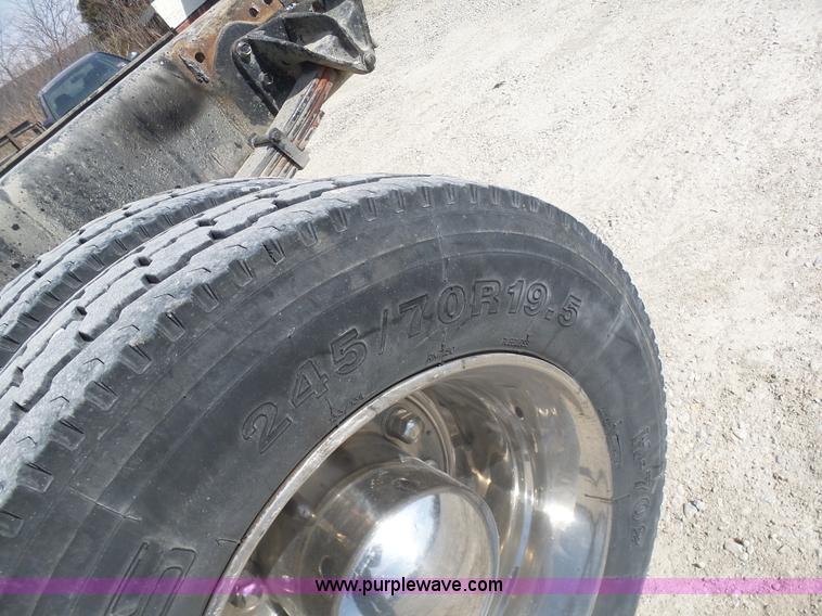 image for item L3016 1998 International 4700 truck chassis