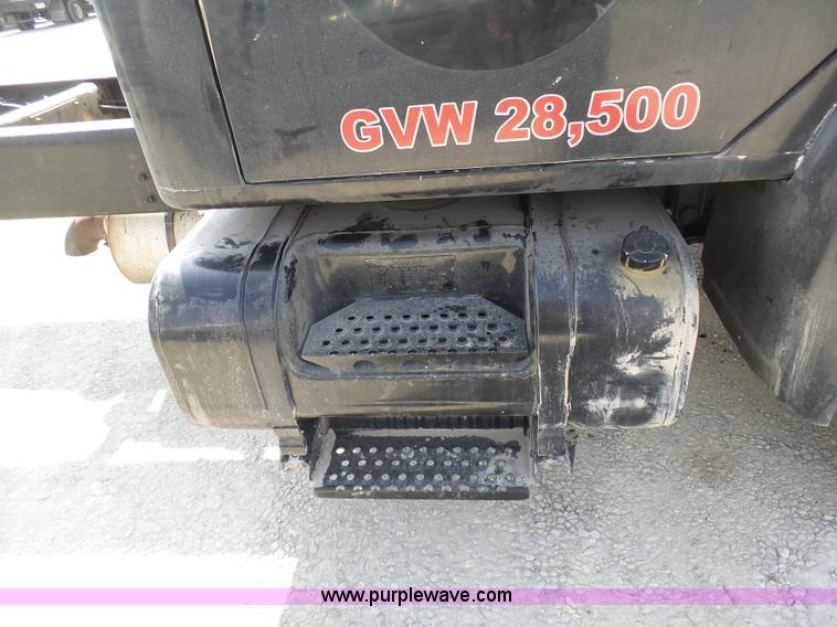 image for item L3016 1998 International 4700 truck chassis