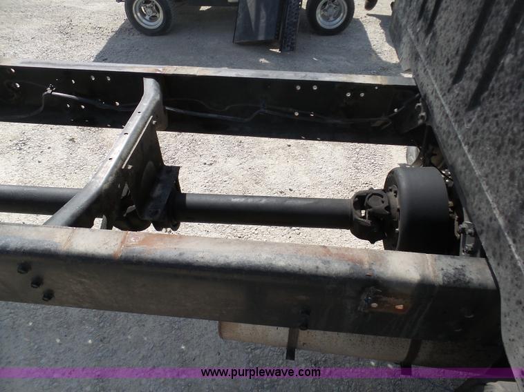image for item L3016 1998 International 4700 truck chassis