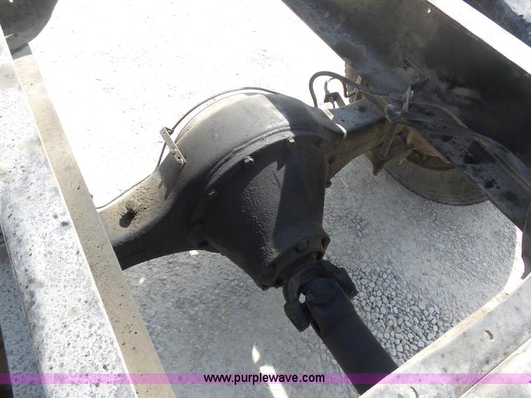 image for item L3016 1998 International 4700 truck chassis