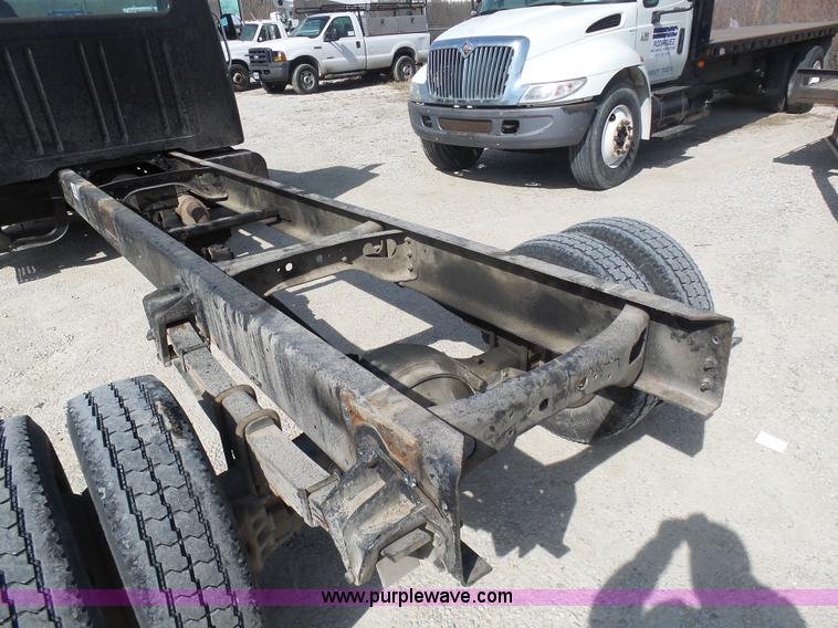 image for item L3016 1998 International 4700 truck chassis