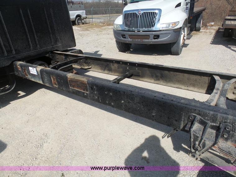 image for item L3016 1998 International 4700 truck chassis