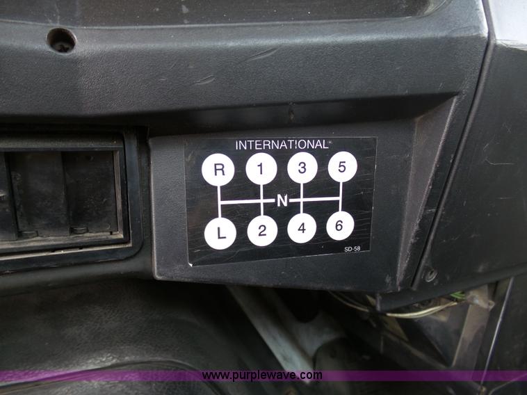 image for item L3016 1998 International 4700 truck chassis