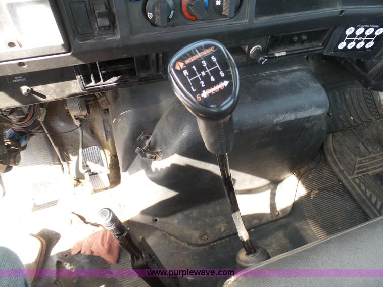 image for item L3016 1998 International 4700 truck chassis