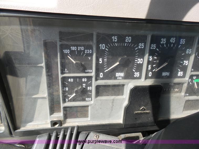 image for item L3016 1998 International 4700 truck chassis