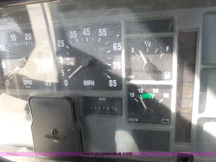 image for item L3016 1998 International 4700 truck chassis