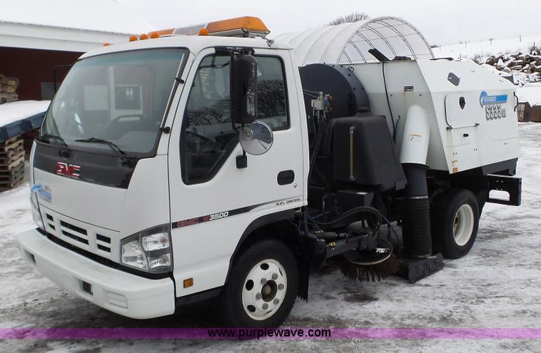 image for item L3923 2006 GMC W3500 sweeper truck
