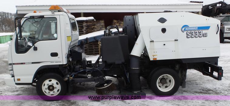 image for item L3923 2006 GMC W3500 sweeper truck