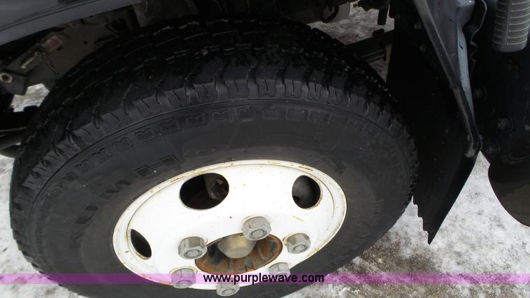 image for item L3923 2006 GMC W3500 sweeper truck