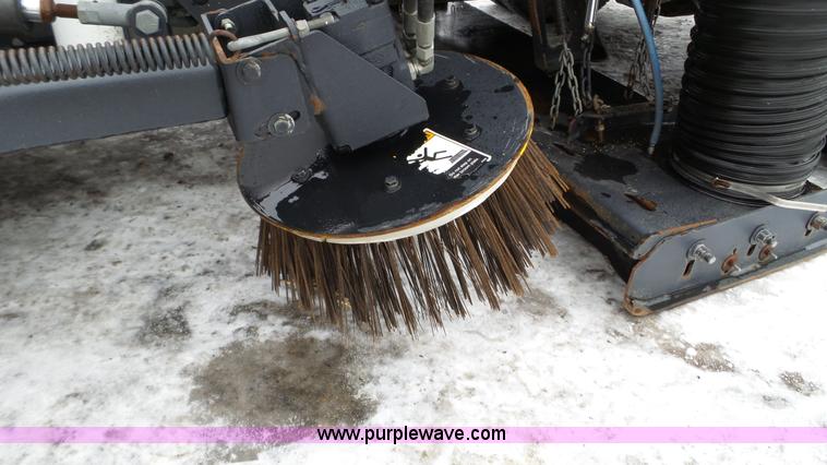 image for item L3923 2006 GMC W3500 sweeper truck