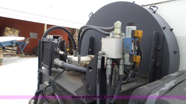 image for item L3923 2006 GMC W3500 sweeper truck