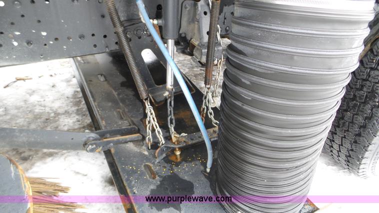 image for item L3923 2006 GMC W3500 sweeper truck