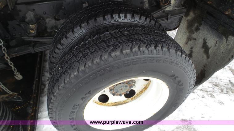 image for item L3923 2006 GMC W3500 sweeper truck