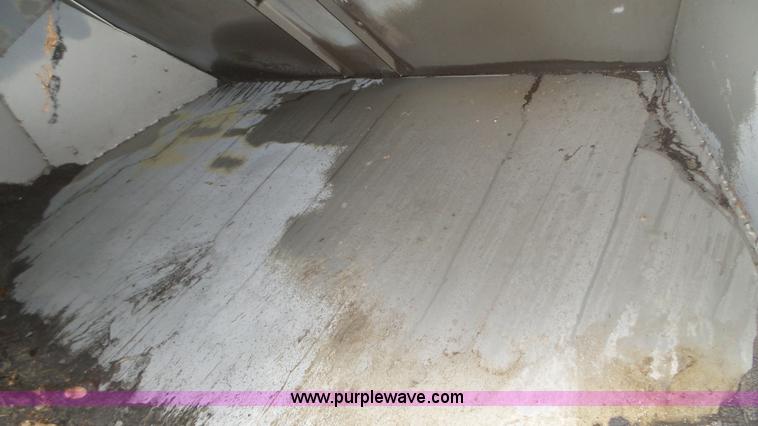 image for item L3923 2006 GMC W3500 sweeper truck