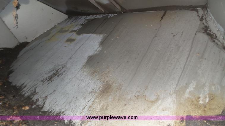 image for item L3923 2006 GMC W3500 sweeper truck