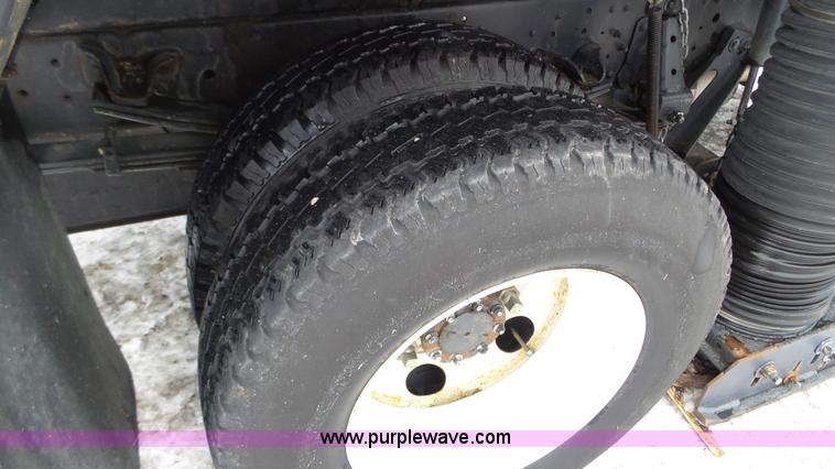 image for item L3923 2006 GMC W3500 sweeper truck