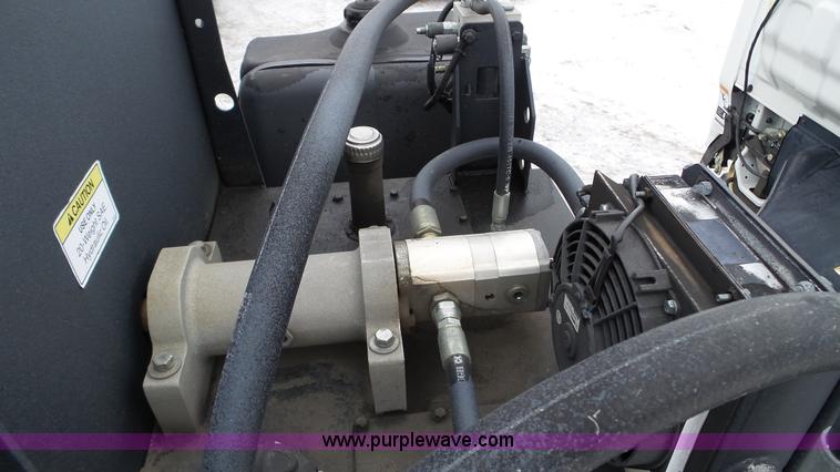 image for item L3923 2006 GMC W3500 sweeper truck