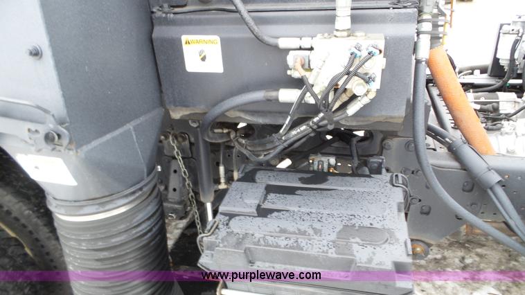 image for item L3923 2006 GMC W3500 sweeper truck