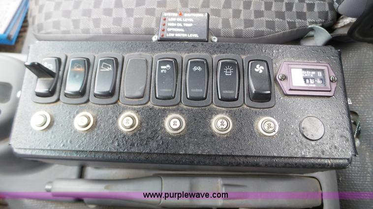 image for item L3923 2006 GMC W3500 sweeper truck