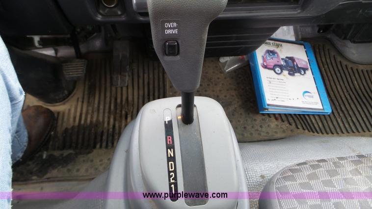 image for item L3923 2006 GMC W3500 sweeper truck