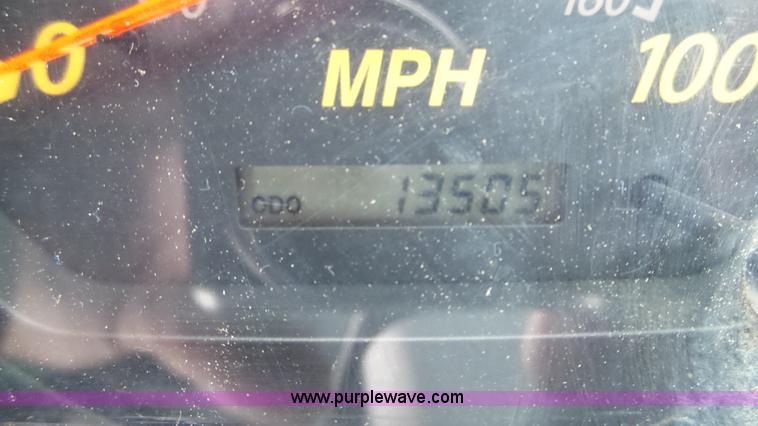 image for item L3923 2006 GMC W3500 sweeper truck