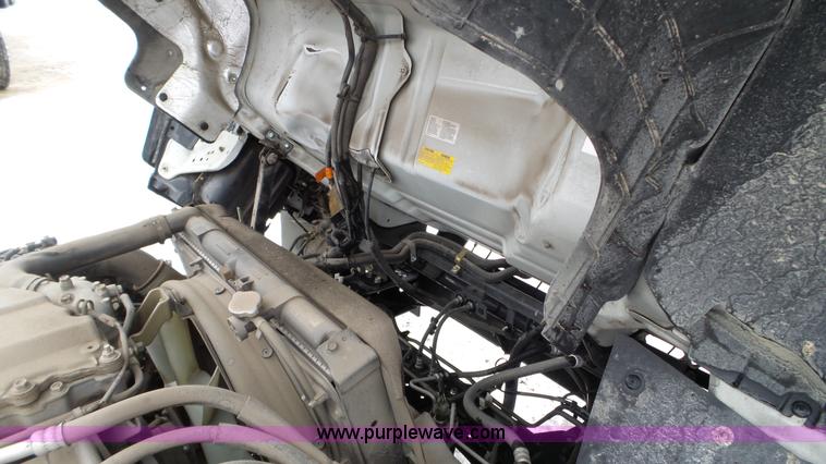 image for item L3923 2006 GMC W3500 sweeper truck