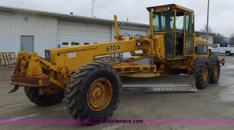 image for item L4248 1982 John Deere 670A motor grader