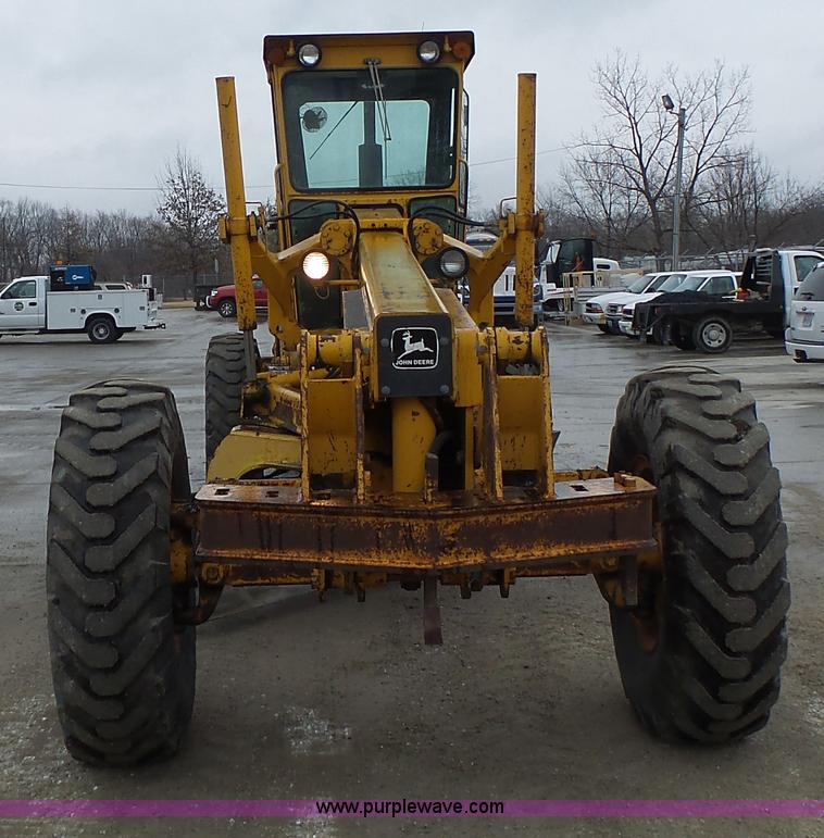 image for item L4248 1982 John Deere 670A motor grader