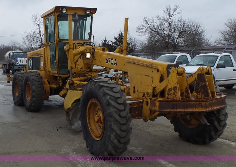 image for item L4248 1982 John Deere 670A motor grader