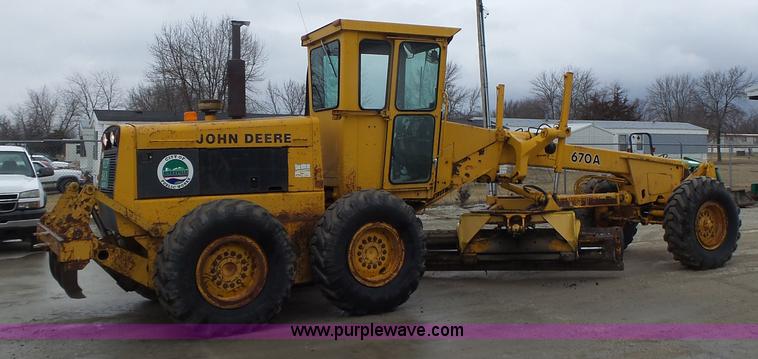 image for item L4248 1982 John Deere 670A motor grader