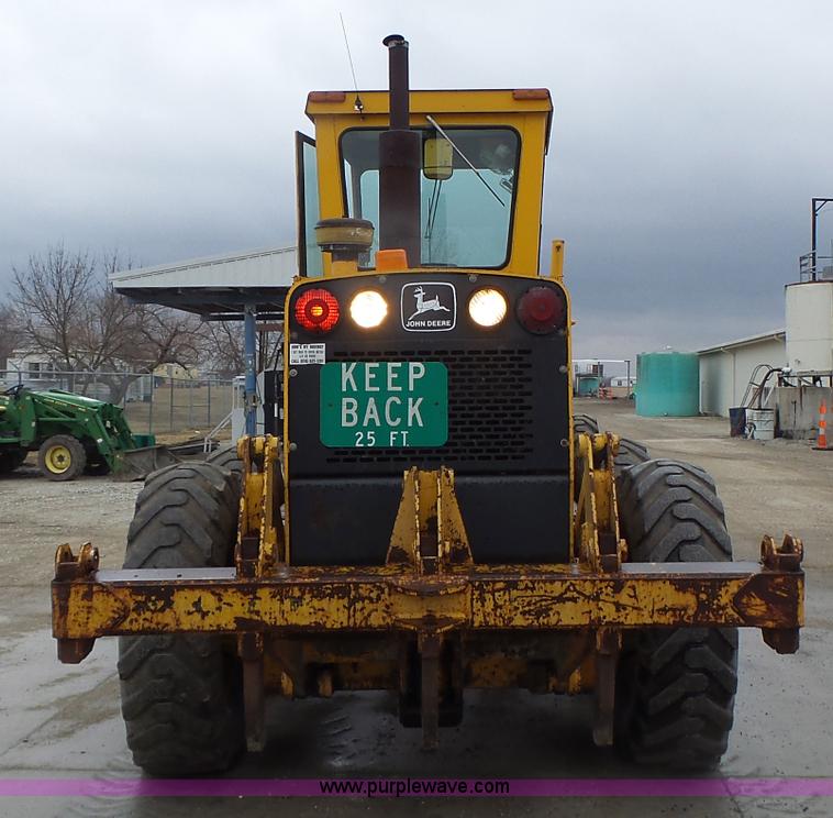 image for item L4248 1982 John Deere 670A motor grader