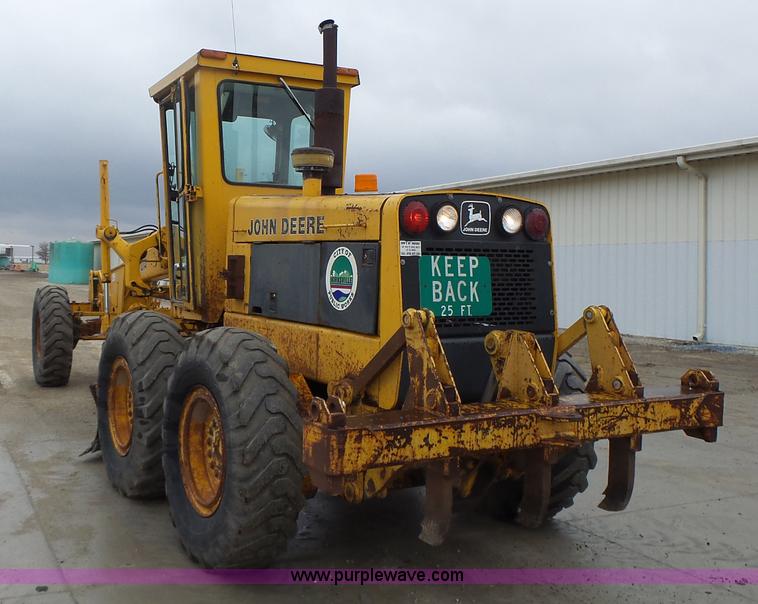image for item L4248 1982 John Deere 670A motor grader