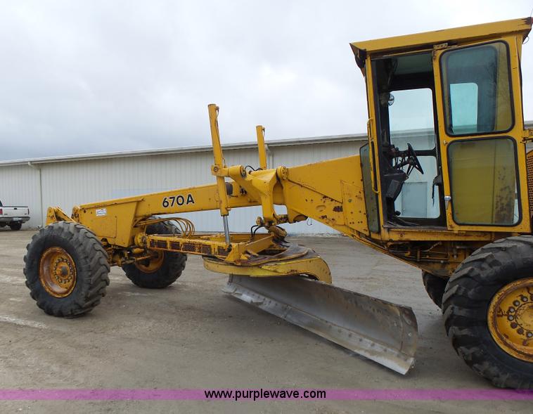 image for item L4248 1982 John Deere 670A motor grader