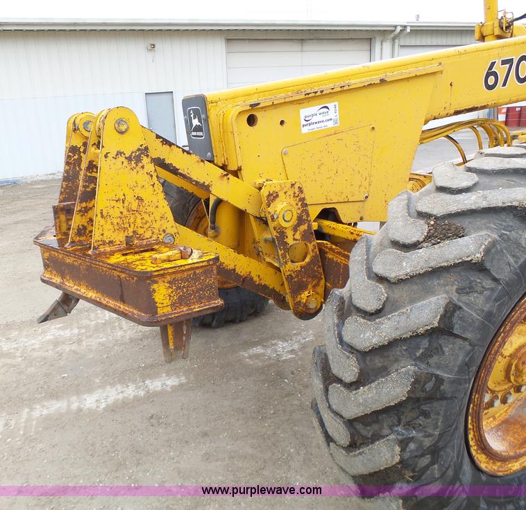 image for item L4248 1982 John Deere 670A motor grader