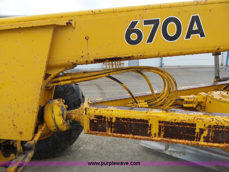 image for item L4248 1982 John Deere 670A motor grader