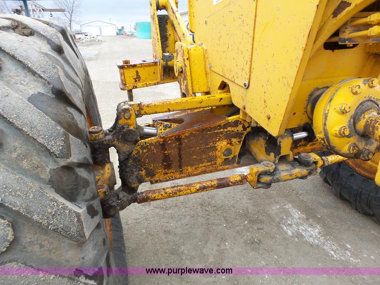 image for item L4248 1982 John Deere 670A motor grader