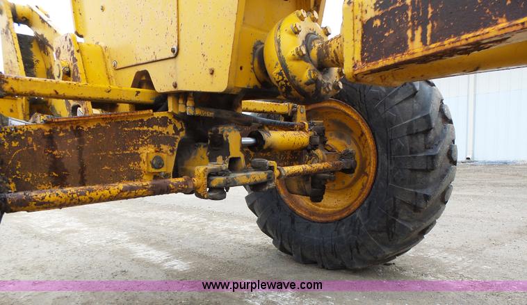 image for item L4248 1982 John Deere 670A motor grader