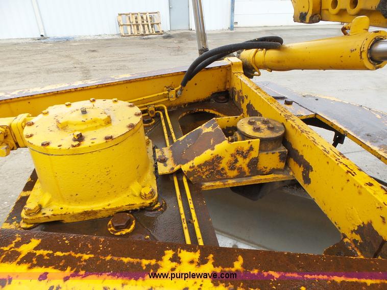 image for item L4248 1982 John Deere 670A motor grader