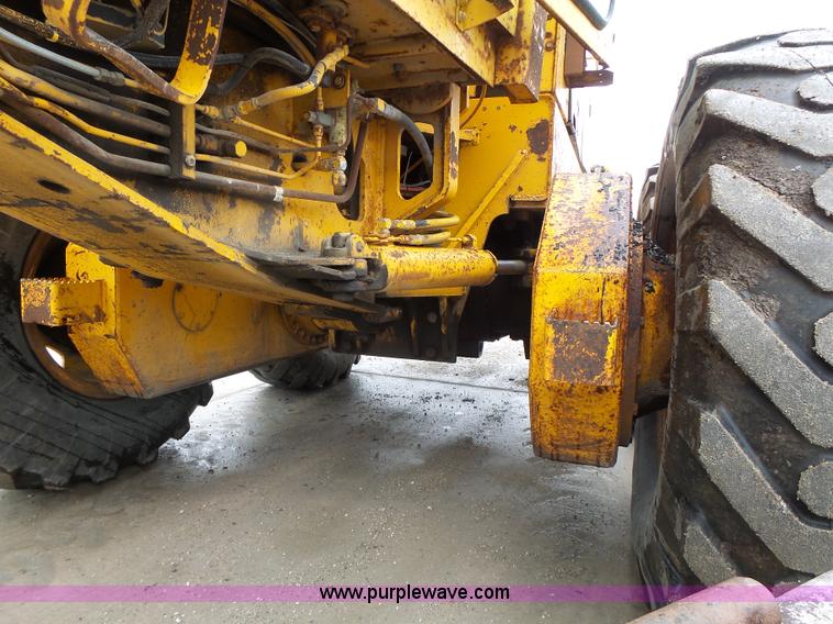 image for item L4248 1982 John Deere 670A motor grader