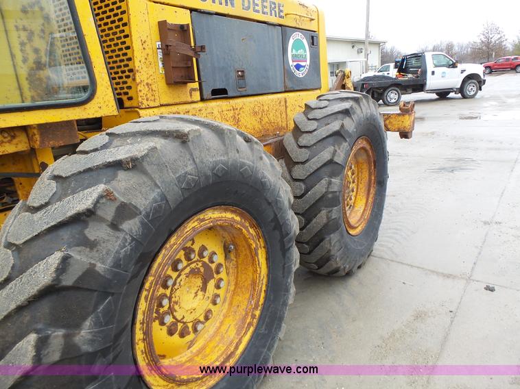 image for item L4248 1982 John Deere 670A motor grader