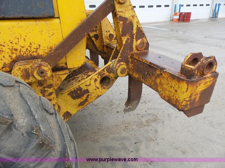 image for item L4248 1982 John Deere 670A motor grader