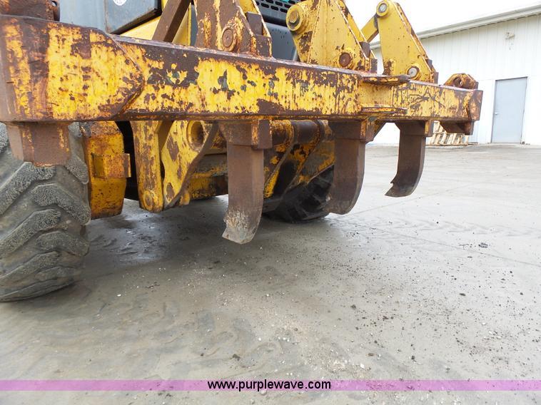 image for item L4248 1982 John Deere 670A motor grader