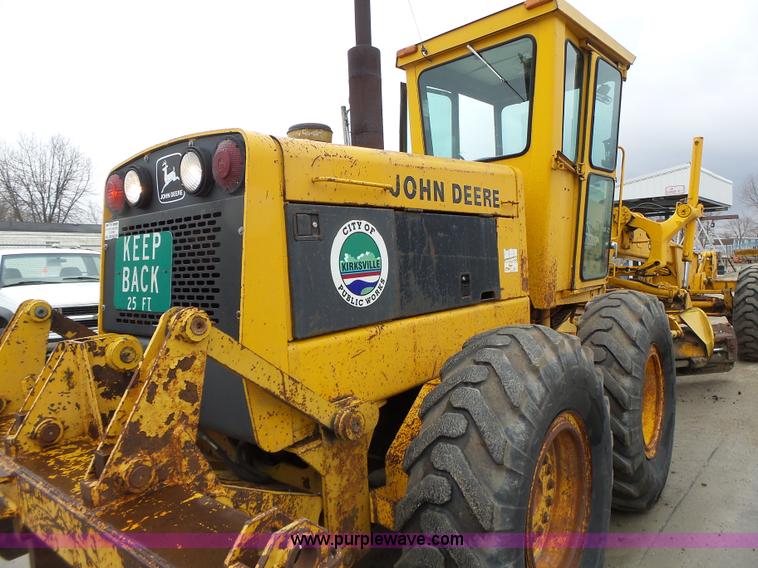 image for item L4248 1982 John Deere 670A motor grader