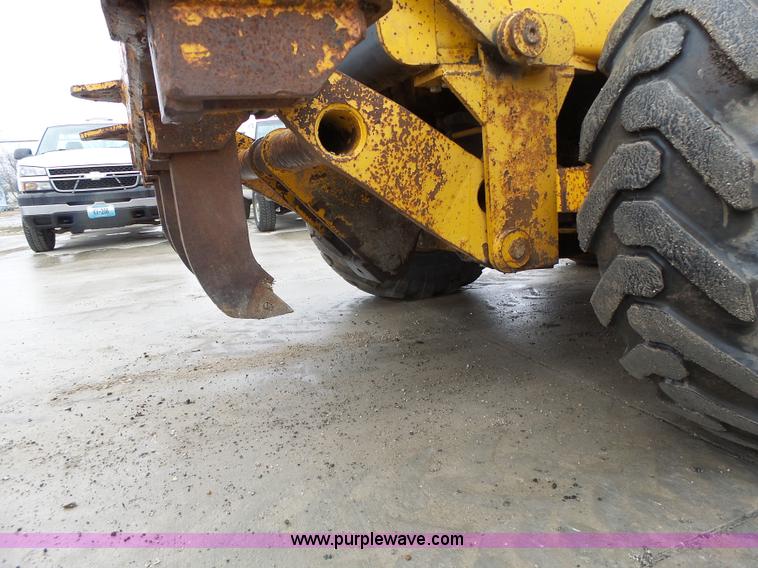 image for item L4248 1982 John Deere 670A motor grader