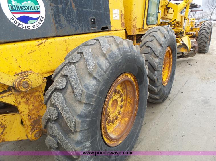 image for item L4248 1982 John Deere 670A motor grader